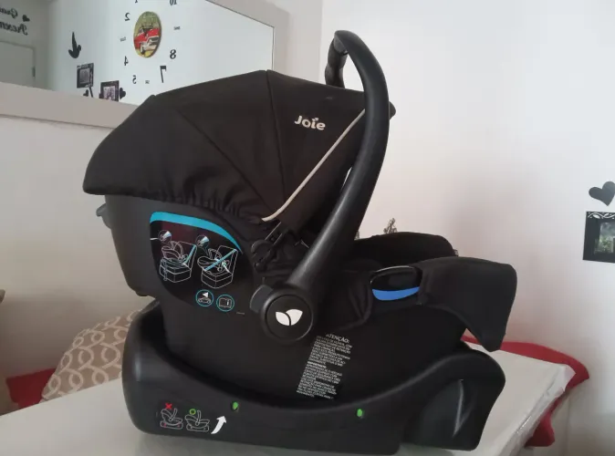 Kit bebê conforto Joie + isofix semi novo