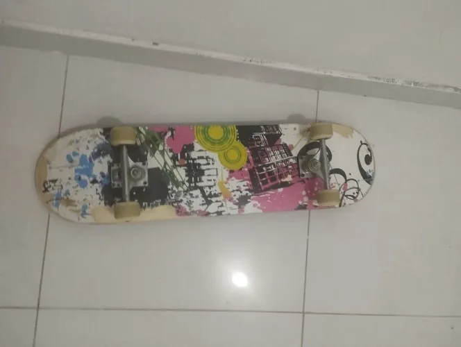 Skate com 1 rodinha que na roda direito
