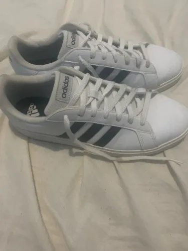 Tênis adidas