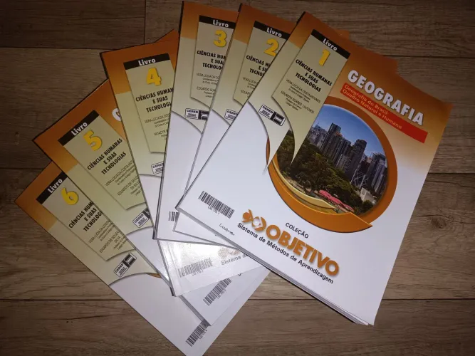 Livros cursinho OBJETIVOS - valor discutíveis (foto de exemplar, tenho mais matérias)