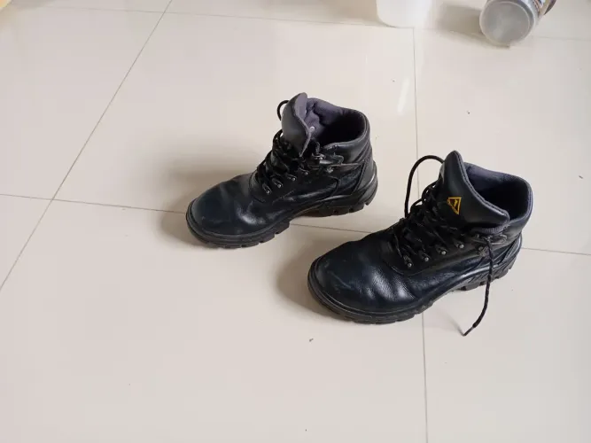 Bota bico duro número 43