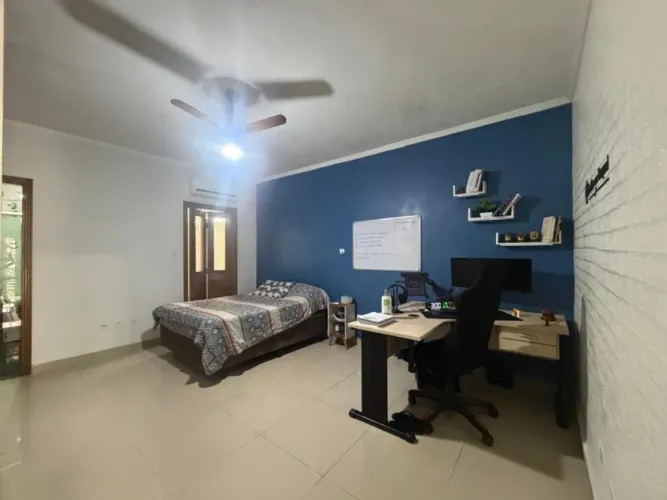 Casa à Venda na Av. São Paulo  3 Dormitórios, 2 Suítes, Hidromassagem e 8 Vagas