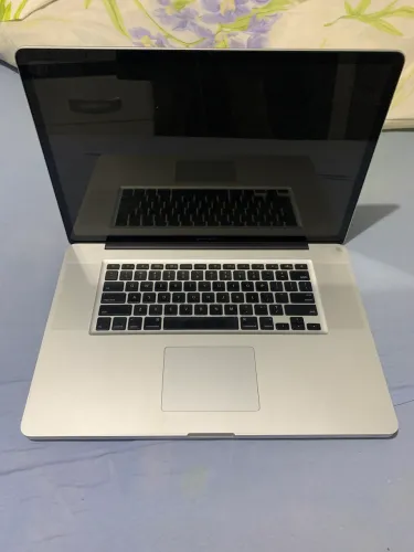 MacBook Pro 17 2011 a1297 não liga sucata