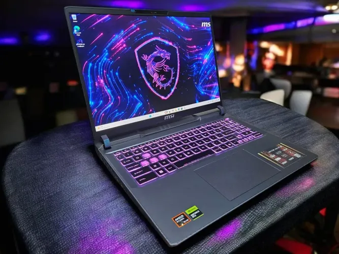Notebook gamer Msi Vector Ryzen 9 Rtx 5070ti 16gb 240hz novo