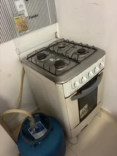 Fogo completo  não automático vai junto com acessórios de cozinha 