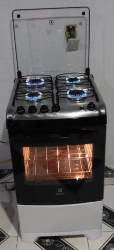 Excelente fogão Electrolux top de 4 bocas automático com super chama bem conservado