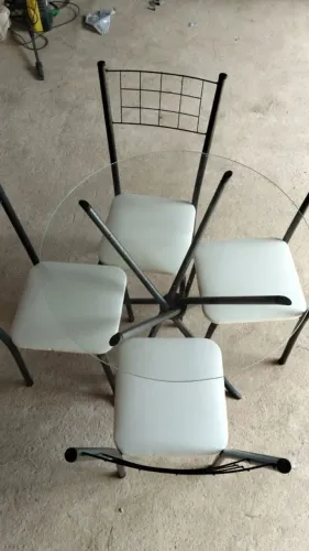 Mesa de vidro 4 cadeiras 