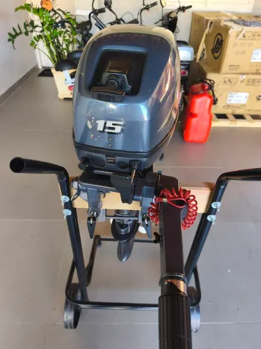 Motor de popa 15 HP Yamaha 2012