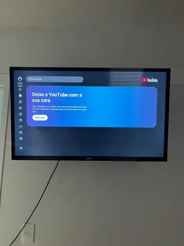 Smart TV SAMSUNG 32 COM SUPORTE DE PAREDE