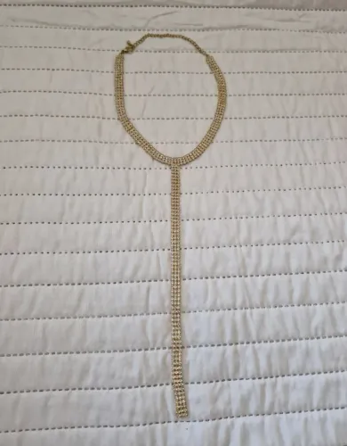 Colar de strass gravatinha