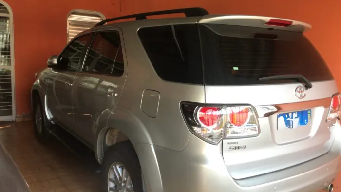 Toyota Hilux SW4 SR 4X2 2.7/ 2.7 Flex 16V Aut. 2013