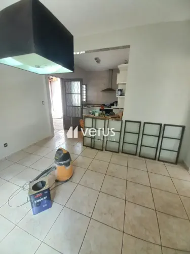 Casa para aluguel, 4 quartos, 1 suíte, 2 vagas, Santa Mônica - Uberlândia/MG