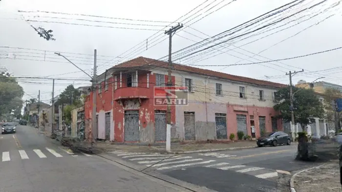 ÓTIMA ÁREA PLANA DE ESQUINA COM TOTAL DE 822 m² , FRENTE COM 21,00 FUNDOS COM 40,00 METROS