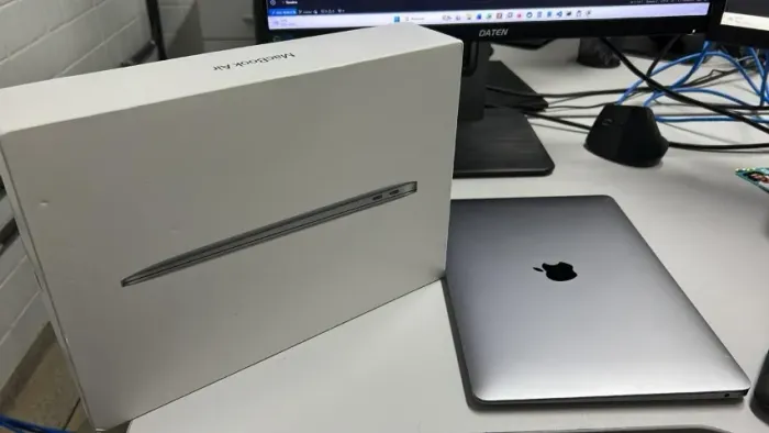 Vendo MacBook Air (2022) M1 8gb memória e 256gb de armazenamento