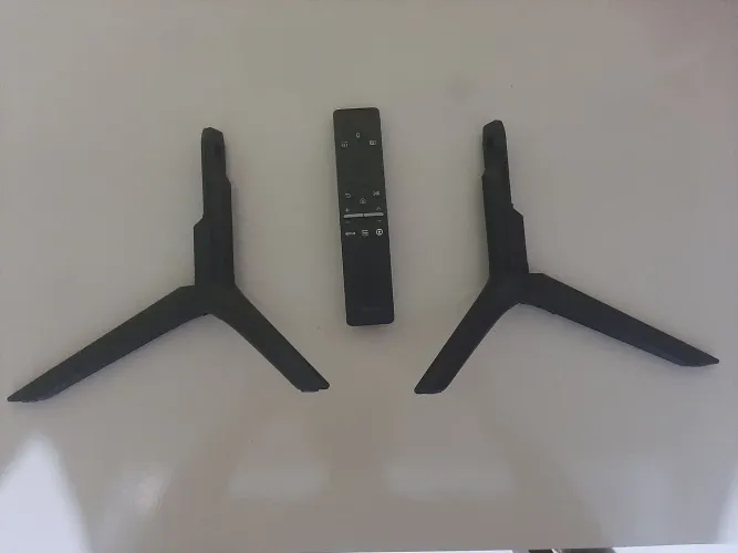 Pes e Controle Remoto da Samsung UN50TU8000G