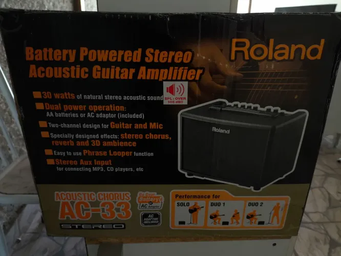 Amplificador Roland AC 33