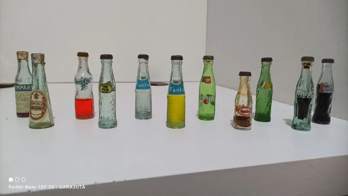 Coleção de mini garrafas de vidro anos 70/80