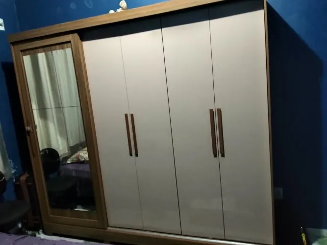 Guarda roupa 6 portas
