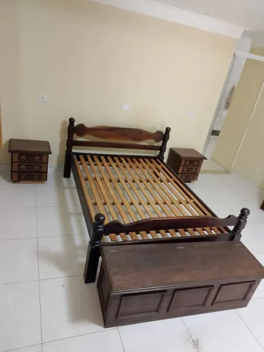Cama Imbuia RS + baú + criado