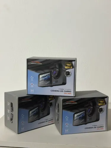 Câmera automotiva com 3 lentes (frontal, traseira e interna) para gravação Full HD 1080p
