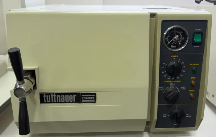 Autoclave Semi-Automática Tuttinauer 2340