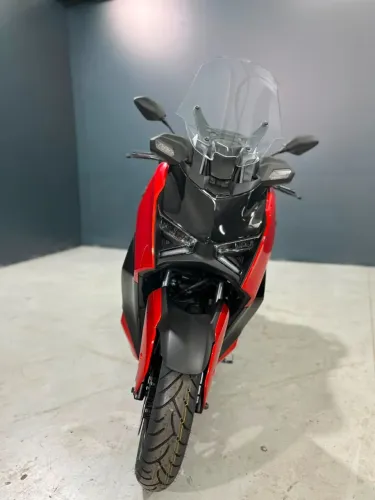 XMAX 300 CONNECTED 2026