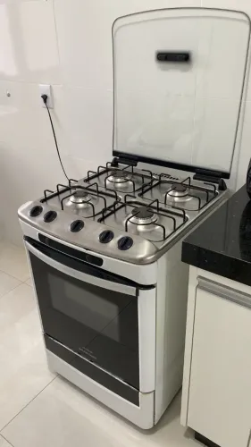Fogão Brastemp branco, 4 bocas e forno, Perfeito estado de conservação e funcionamento