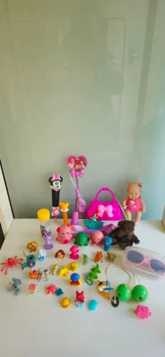 Lote de brinquedos e miniaturas variados 