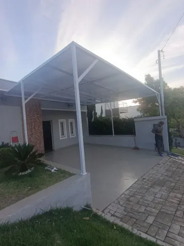Cobertura de policarbonato alveolar em 12x