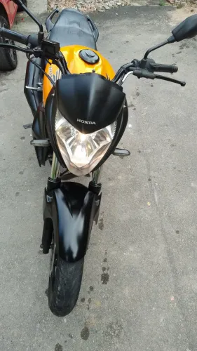 Vendo CB:300. Valor :10 Mil