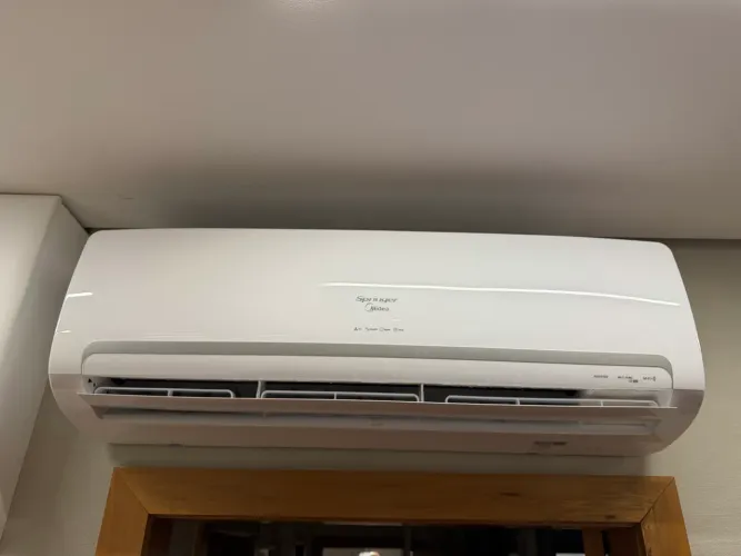 Ar Condicionado 18000Btus Quente e Frio Midea