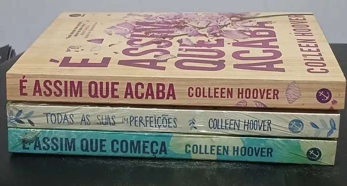 Kit 3 Livros Colleen Hoover - É Assim que Acaba e mais (2 lacrados)