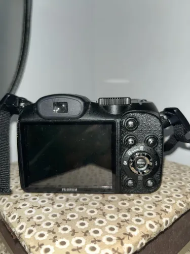 Câmera Fujifilm FinePix S 14MP Zoom Óptico 18x + Cartão de Memória
