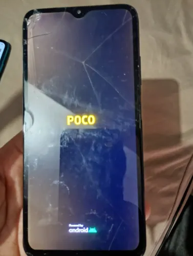 Smartphone Moto g e poco M3 tela trincada 