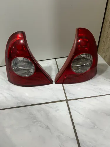 Par de Lanternas Renault Clio 