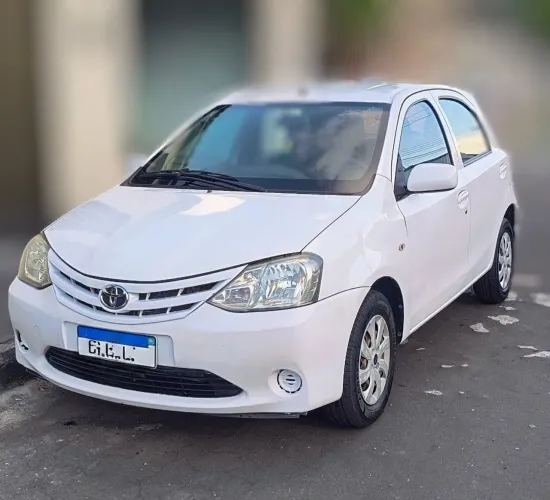 Toyota Etios X 1.3 Flex 16V 5P Mec. 2013