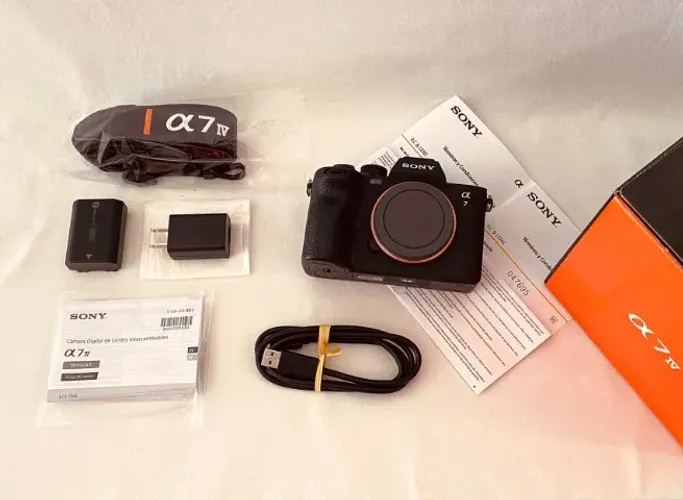 Sony A7 IV (A74) em estado de nova, completa na caixa e com pouquíssimo uso