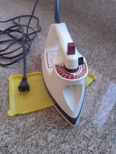 Ferro a vapor Black & Decker 110V