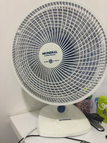 Ventilador mondial branco em bom estado funcionando na cor branca