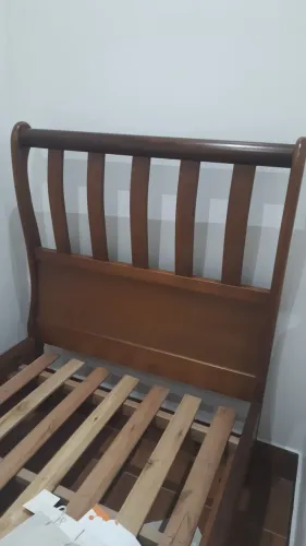 Cama de solteiro madeira maciça 