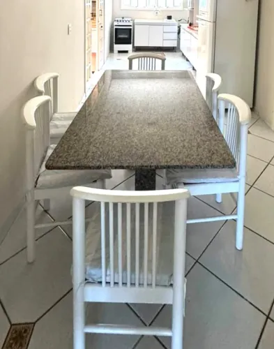Mesa de jantar e 6 cadeiras
