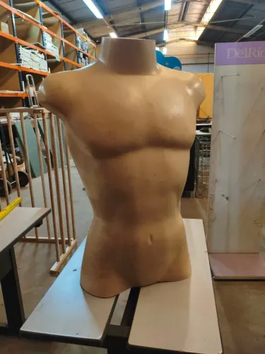 Manequim nasci meio corpo