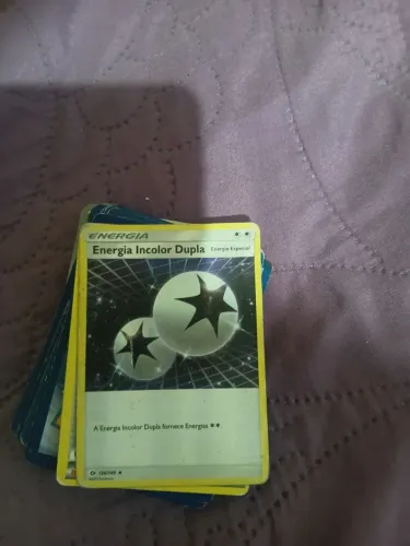 Varias Figurinhas pokemon