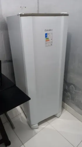 Refrigerador Esmaltec ROC 31 - 245 litros