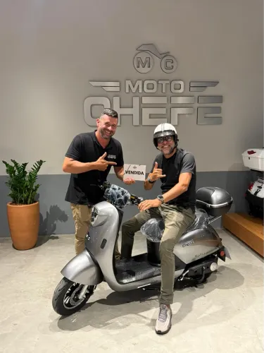 moto elétrica semi nova com nota fiscal único dono 6 meses de uso .