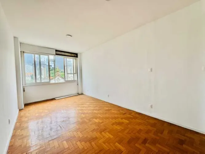 Excelente apartamento reformado ao lado do metrô Uruguaiana no Centro