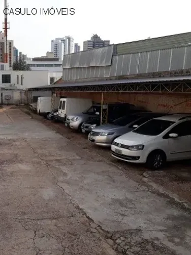 Terreno à venda no Centro com ampla área para desenvolvimento e investimento.