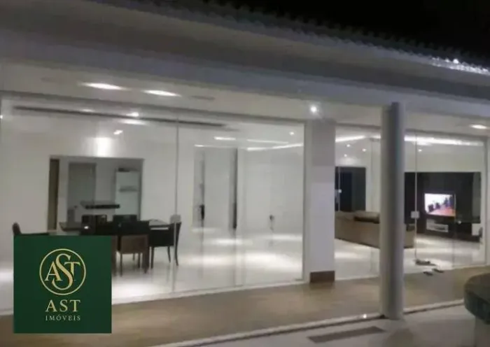 AST IMÓVEIS VENDE casa linear em São Francisco com 4 quartos sendo 2 suítes com piscina em