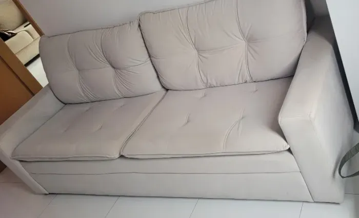 Sofá 4 lugares cinza claro - pouco usado, tecido suede