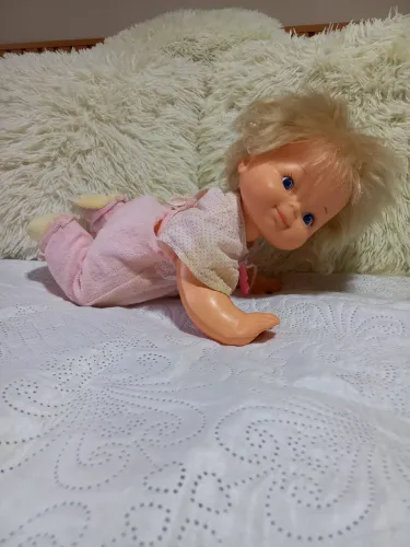 Boneca Bebê Engatinha anos 90